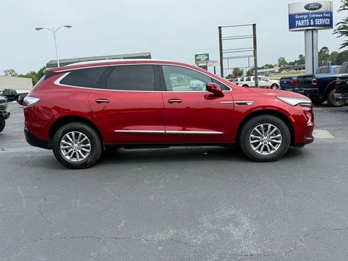 Used 2024 Buick Enclave Premium image 3