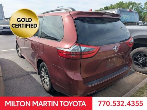 Used 2020 Toyota Sienna XLE w/ XLE Navigation Package image 4