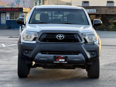 Used 2015 Toyota Tacoma PreRunner w/ Convenience Package RWD image 4
