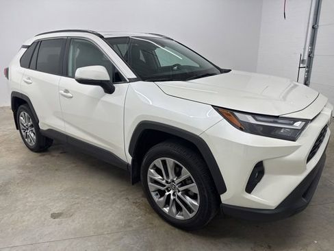 Used 2022 Toyota RAV4 XLE Premium AWD/4WD image 3