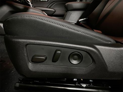 Used 2025 GMC Canyon Elevation w/ Convenience Package image 12