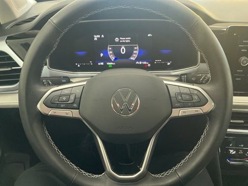 Certified 2025 Volkswagen Taos SE w/ Panoramic Sunroof Package image 14