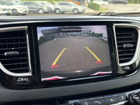 Used 2023 Chrysler Pacifica Touring-L FWD image 24