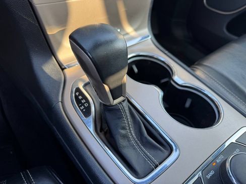Used 2017 Jeep Grand Cherokee Overland w/ Jeep Active Safety Group AWD/4WD image 22