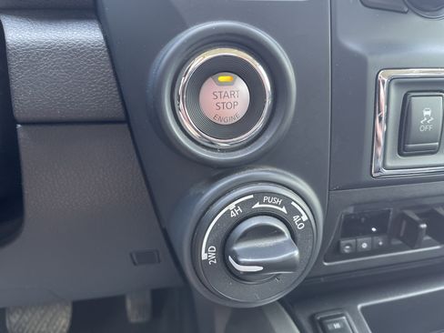 Used 2024 Nissan Titan SV w/ SV Convenience Package AWD/4WD image 23