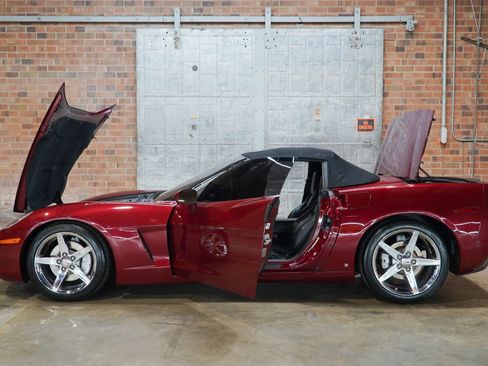 Used 2007 Chevrolet Corvette Coupe w/ Preferred Equipment Group RWD image 27