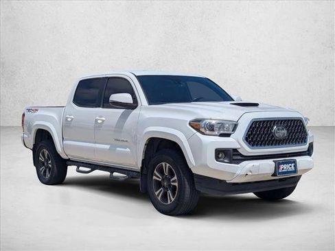 Used 2018 Toyota Tacoma TRD Sport w/ Technology Package image 3