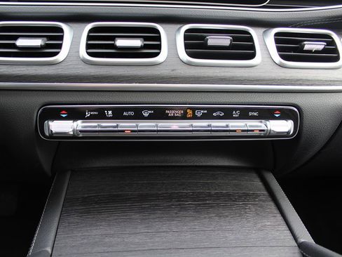 Used 2022 Mercedes-Benz GLS 450 4MATIC image 22