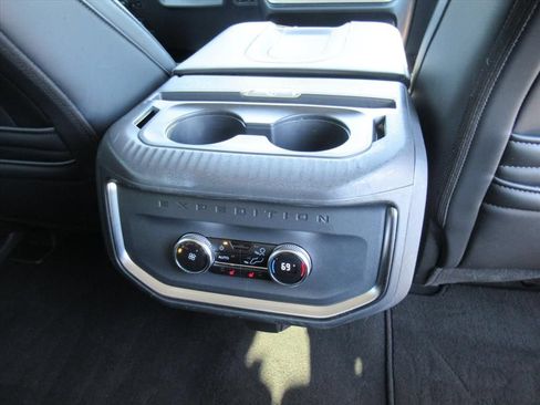 Used 2025 Ford Expedition Platinum AWD/4WD image 28