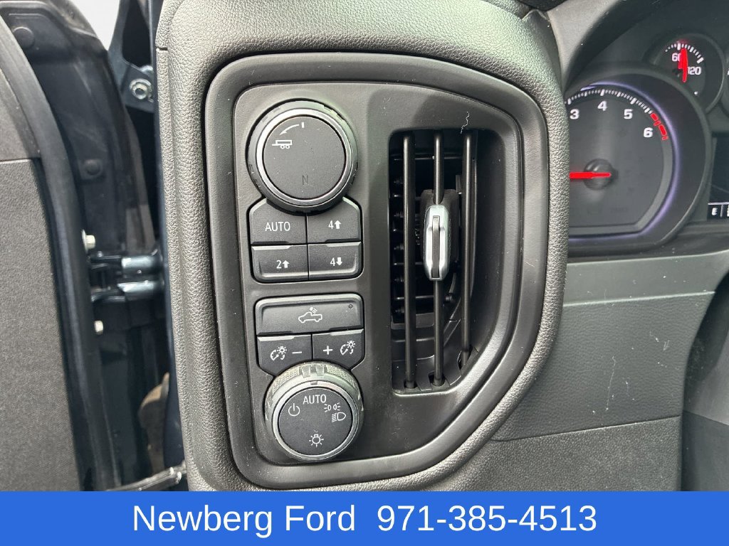 Used 2019 Chevrolet Silverado 1500 Custom Trail Boss w/ Custom Convenience Package AWD/4WD image 17