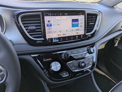 New 2026 Chrysler Pacifica Limited AWD/4WD image 11