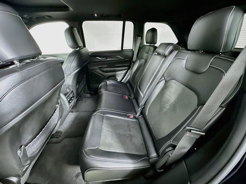 Used 2023 Jeep Grand Cherokee Altitude AWD/4WD image 24