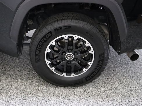 Used 2022 Toyota Tundra SR5 w/ SR5 Premium Package RWD image 10