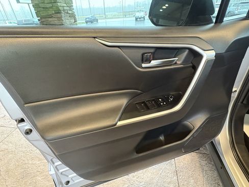 Used 2021 Toyota RAV4 XLE image 19