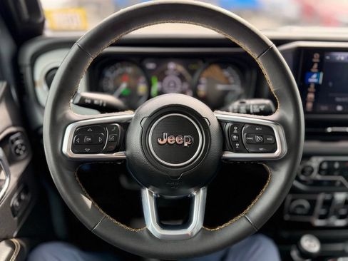 Used 2024 Jeep Wrangler Unlimited Sahara AWD/4WD image 12
