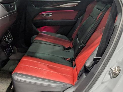 Used 2023 Bentley Bentayga image 19
