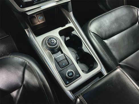 Used 2022 Ford Explorer XLT w/ Equipment Group 202A image 38