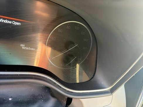 Used 2022 Toyota Avalon XLE image 4