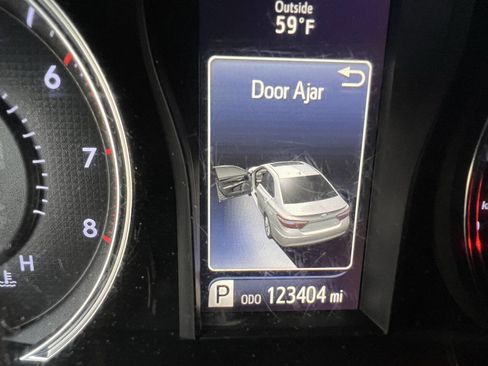 Used 2017 Toyota Camry SE image 19