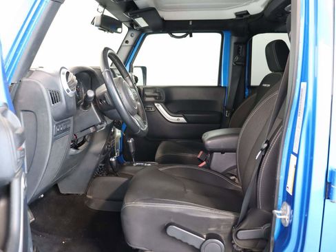 Used 2016 Jeep Wrangler Unlimited Rubicon w/ Connectivity Group image 8