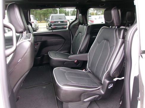 New 2026 Chrysler Pacifica Limited w/ S Appearance Package image 19