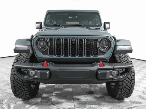 Used 2024 Jeep Wrangler Unlimited Rubicon image 2