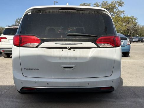 Used 2018 Chrysler Pacifica Touring-L image 7