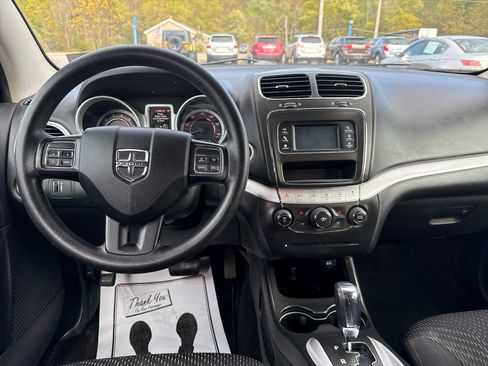 Used 2017 Dodge Journey SXT w/ Comfort/Convenience Group image 16