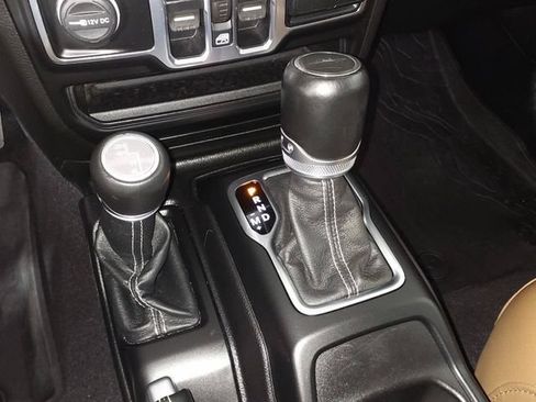 Used 2020 Jeep Gladiator Overland AWD/4WD image 27