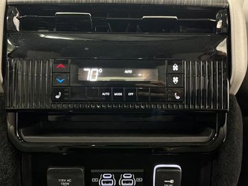 Used 2024 Jeep Wagoneer Series II w/ Premium Group I AWD/4WD image 38