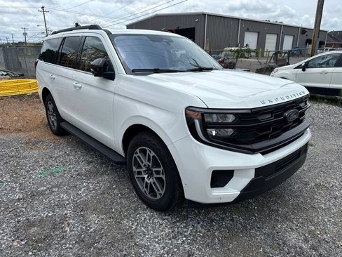 Used 2025 Ford Expedition Active AWD/4WD image 2
