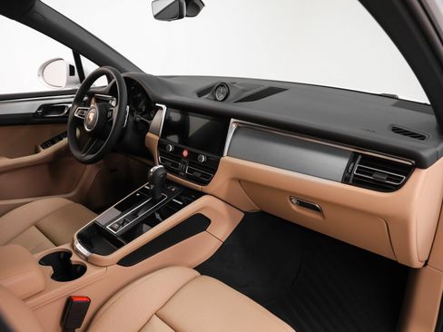 Certified 2026 Porsche Macan AWD/4WD image 21