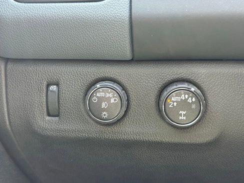 Used 2022 Chevrolet Colorado Z71 AWD/4WD image 17