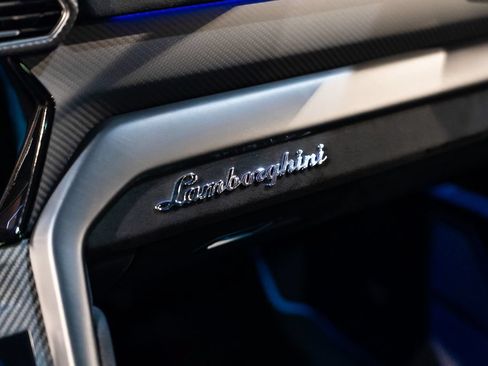 Used 2024 Lamborghini Urus Performante AWD/4WD image 30