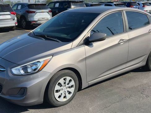 Used 2017 Hyundai Accent SE FWD image 4