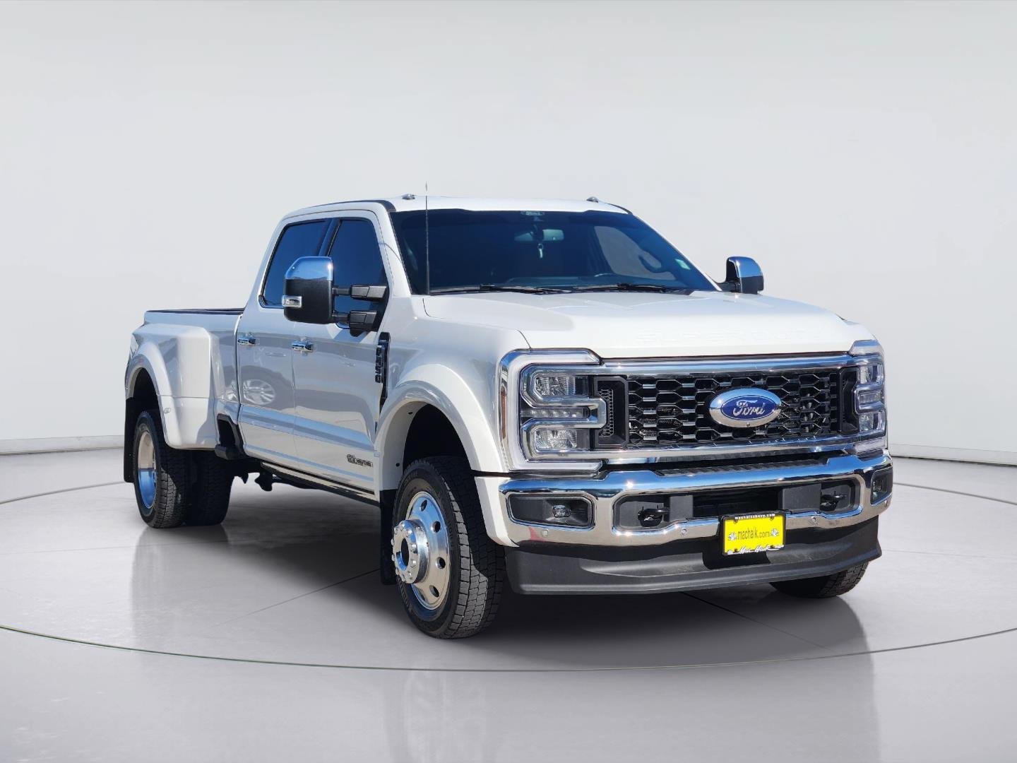 Used 2025 Ford F450 Lariat w/ Lariat Ultimate Package AWD/4WD image 3