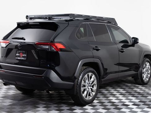 Used 2022 Toyota RAV4 XLE Premium AWD/4WD image 7
