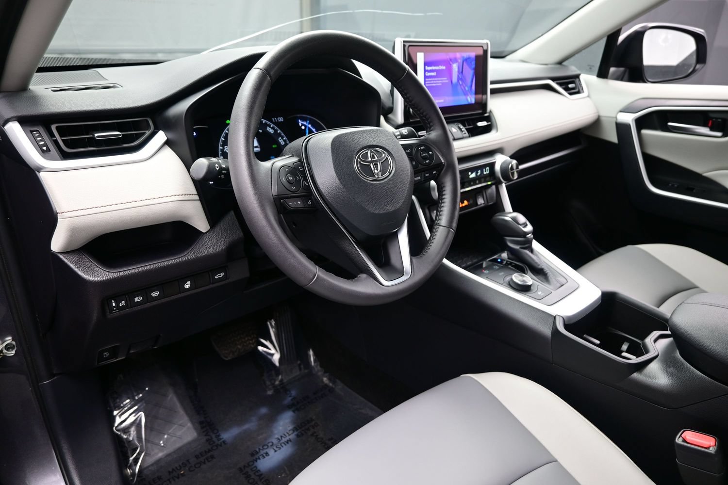 Used 2025 Toyota RAV4 XLE Premium w/ Weather Package AWD/4WD image 13