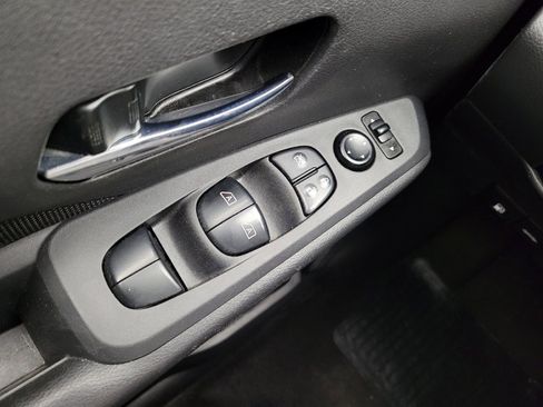 Used 2021 Nissan Kicks SV FWD image 27