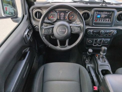 Used 2019 Jeep Wrangler Unlimited Sport S AWD/4WD image 16