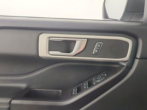 Used 2020 Ford Explorer XLT w/ Equipment Group 202A image 14