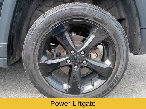 Used 2023 Jeep Grand Cherokee Altitude AWD/4WD image 24