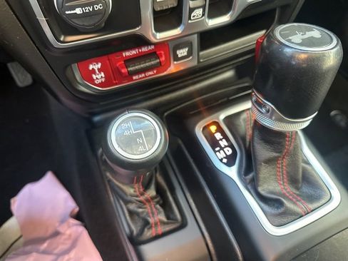 Used 2020 Jeep Wrangler Unlimited Rubicon w/ Dual Top Group image 34