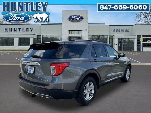 Used 2023 Ford Explorer XLT w/ Equipment Group 202A AWD/4WD image 3