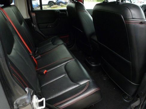 Used 2017 Jeep Wrangler Unlimited Rubicon AWD/4WD image 32