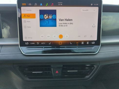 Certified 2025 Volkswagen Tiguan SE R-Line image 34