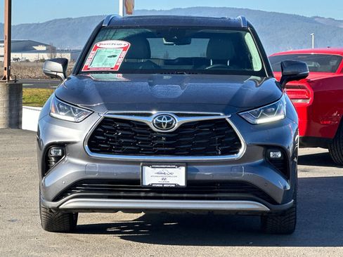 Used 2023 Toyota Highlander Platinum image 9
