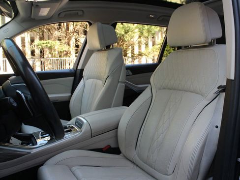 Used 2019 BMW X7 xDrive50i w/ Executive Package image 17