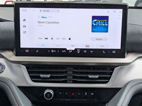 Certified 2025 Ford Explorer Active RWD image 20