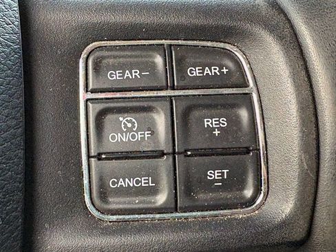 Used 2020 RAM 1500 Classic SLT w/ Luxury Group image 16